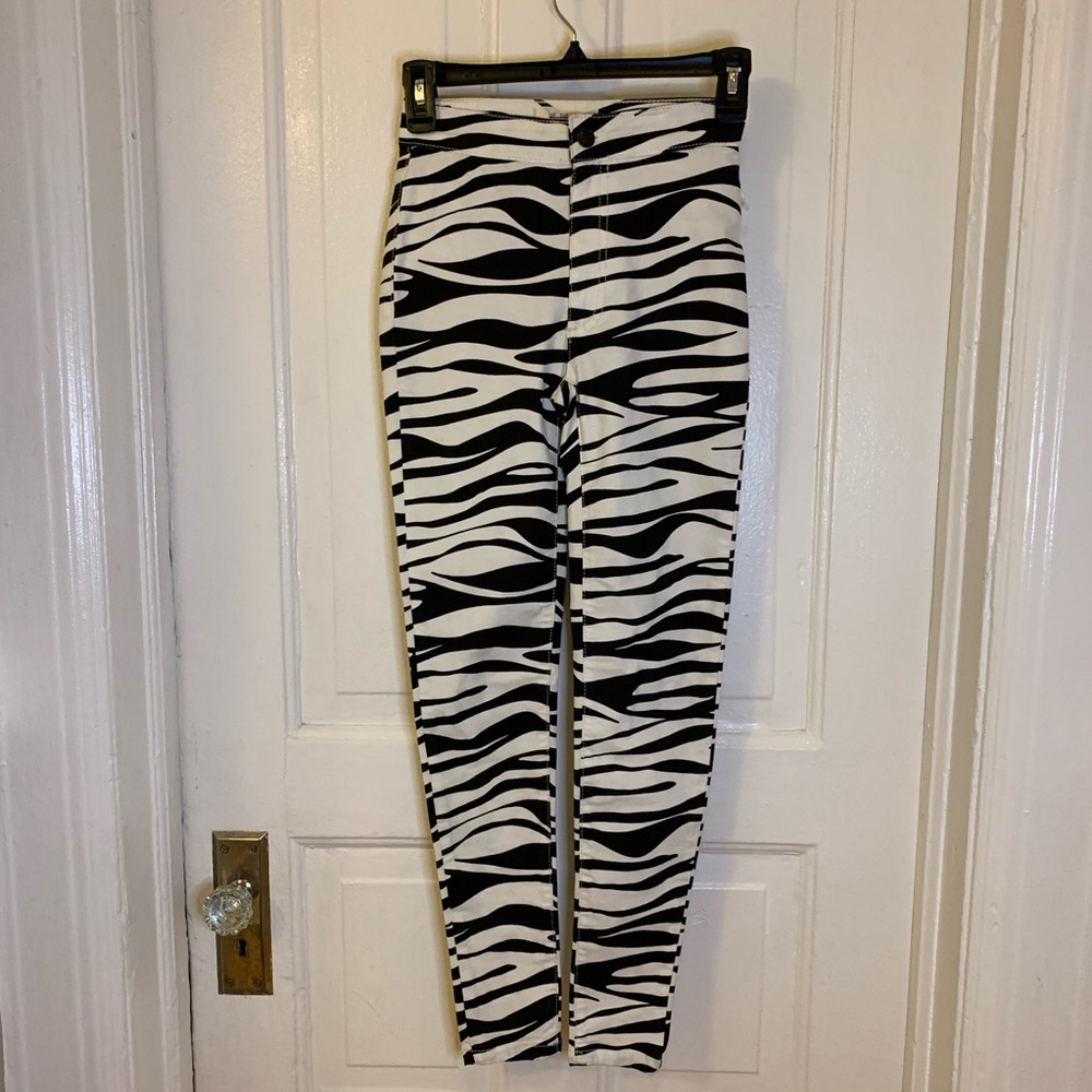 Free People Belle Printed Skinny Pants 🖤🤍 - Picture 3 of 12